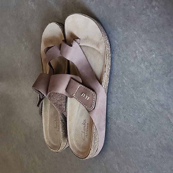 CLARKS ARTISAN Thong Sandal Mocha Brown Size 7 - Picture 2 of 11